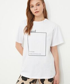 TRENDYOLMİLLA Beyaz Baskılı Boyfriend Örme T-Shirt TWOSS20TS0755