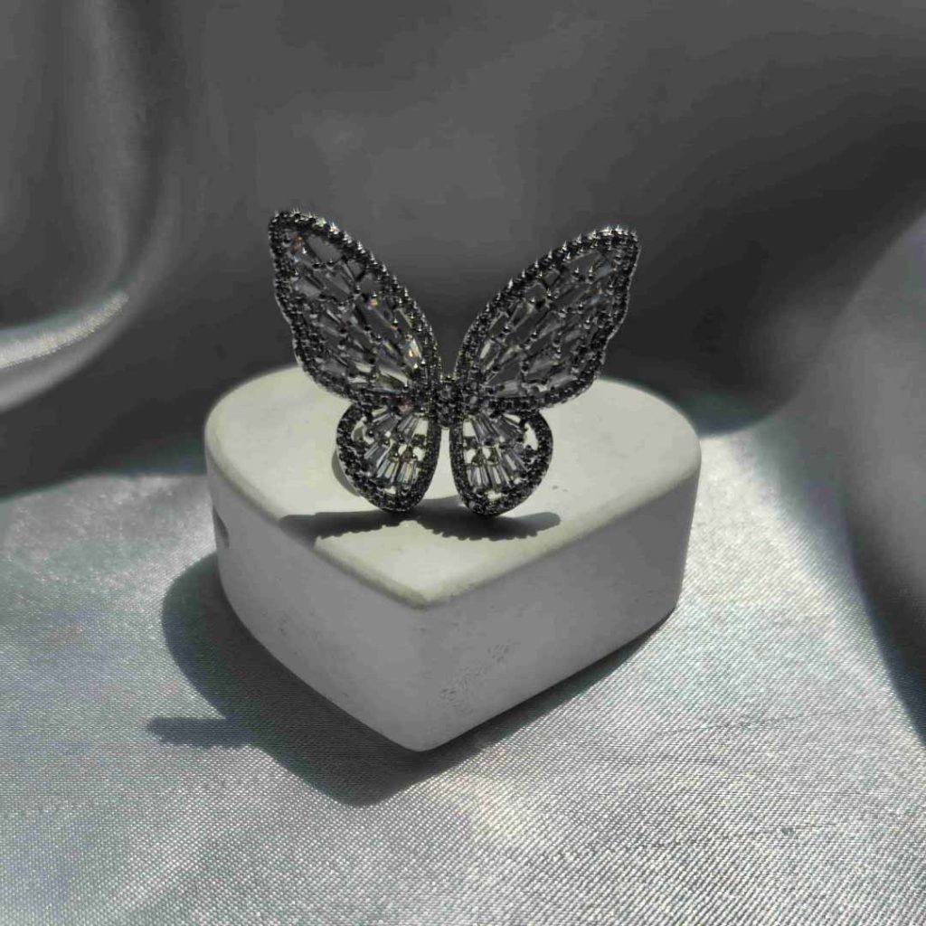 انگشتر پروانه